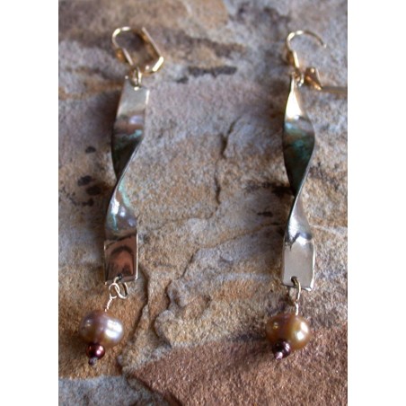 ET 122ePE Etched Patina Brass Twisted Link Dangle Earrings - Gold/Bronze Pearls